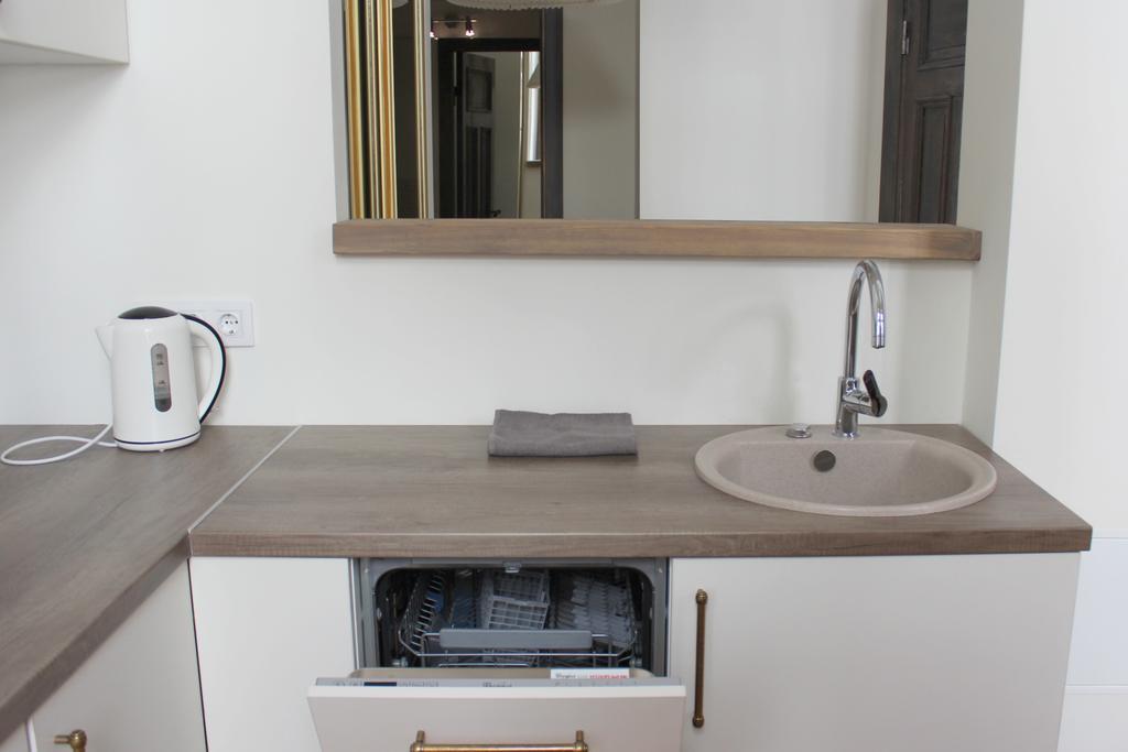 2 Room Apartment In Embasy Area Рига Экстерьер фото